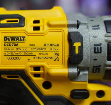 Máy Khoan Pin Không Chổi Than 12 V Dewalt DCD 706